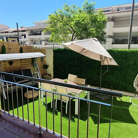 アパート Con Jardin Y Piscina *