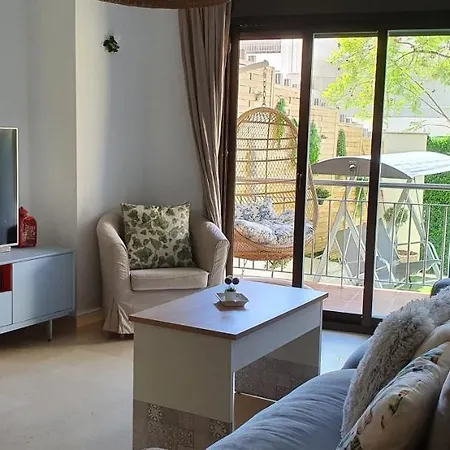 アパート Con Jardin Y Piscina