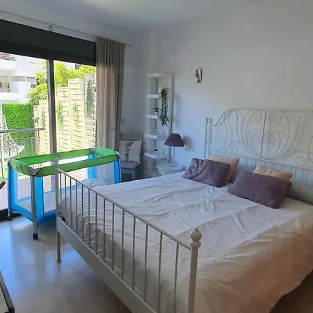 Con Jardin Y Piscina Apartment