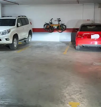 Con Jardin Y Piscina