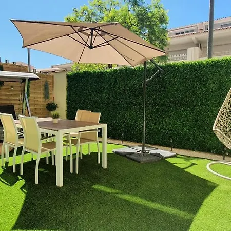 Apartment Con Jardin Y Piscina *