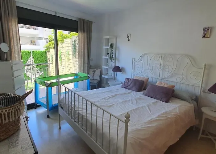 Con Jardin Y Piscina شقة